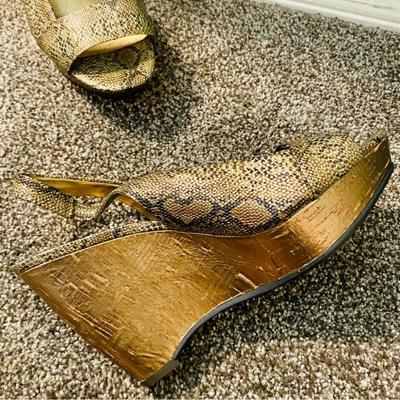 NEW! Anne Klein Fortuna Bronze Snake Print Platform Wedge Sandals - Picture 9 of 16